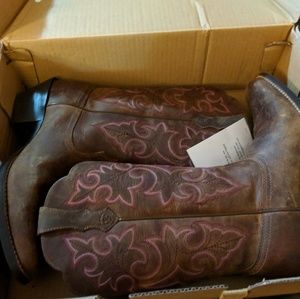 Ariat cowboy boots - excellent condition